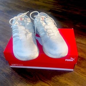 Women size 7.5 puma shoes